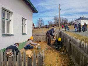 Den otevřených dveří a větrání peřin
