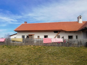Den otevřených dveří a větrání peřin
